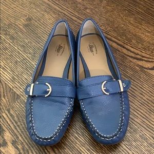 Blueish gray bass shoes